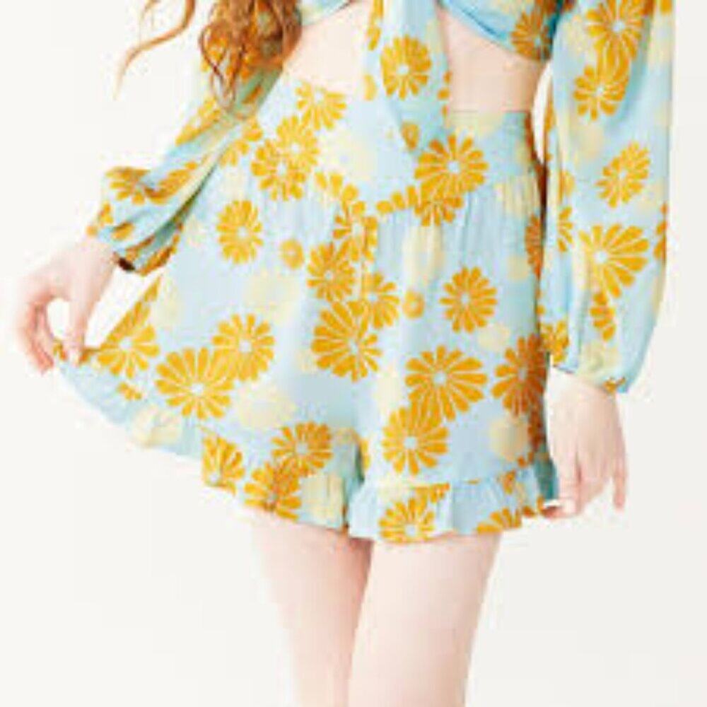 Live To Be Spoiled Yoke Front Ruffle Shorts Baby Blue Yellow Juniors Size L